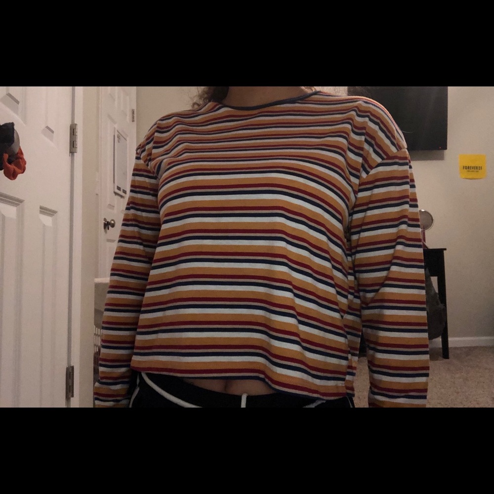 Cropped long sleeve top